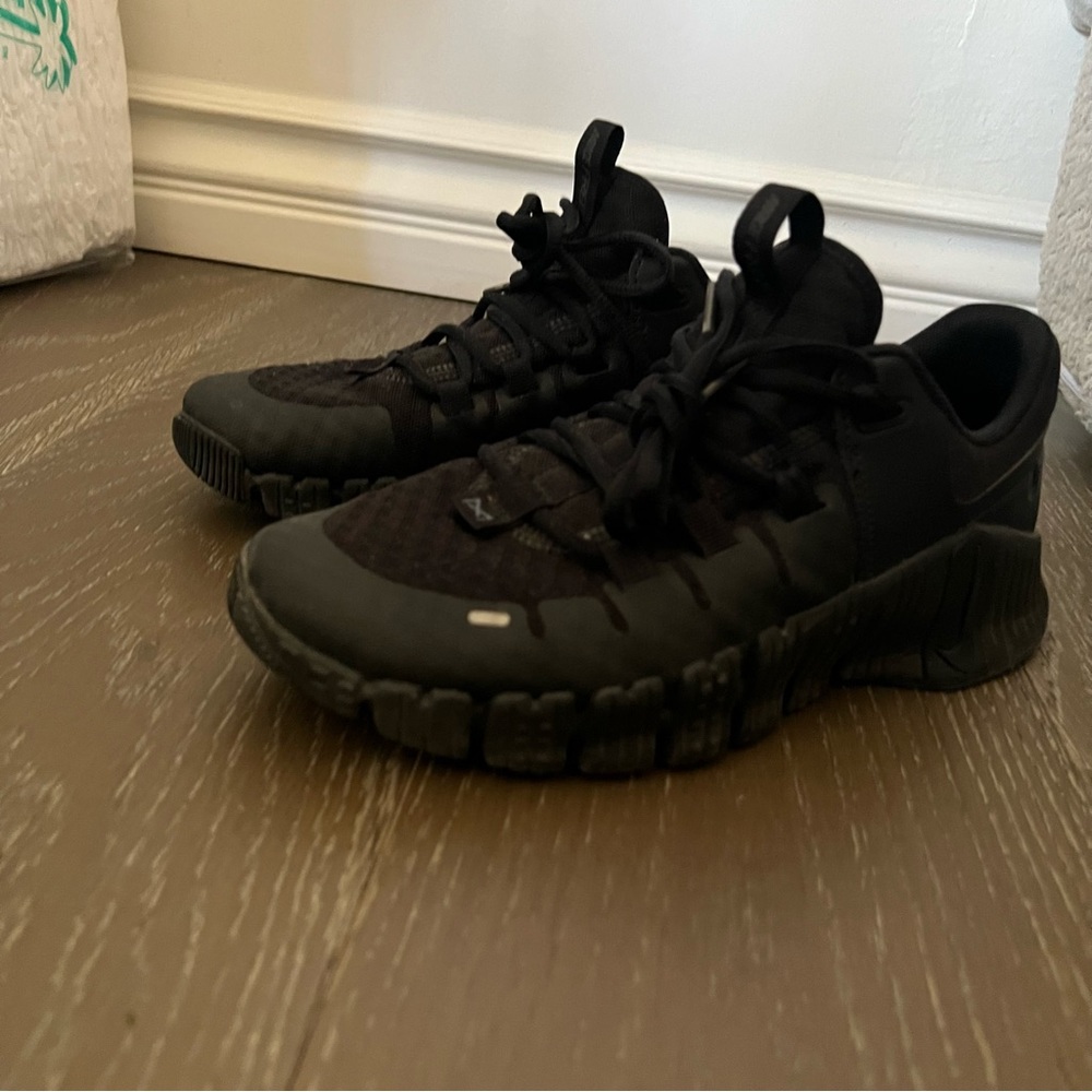 Nike Women's Black Athletic Sneakers